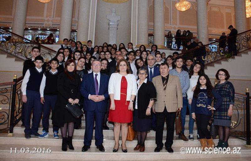 nesimi-mekteblileri-azerbaycan-milli-elmler-akademiyasinda